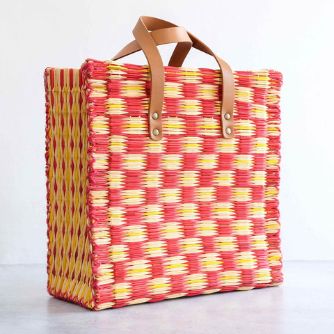 Panier traditionnel portugais avec poignée en cuir