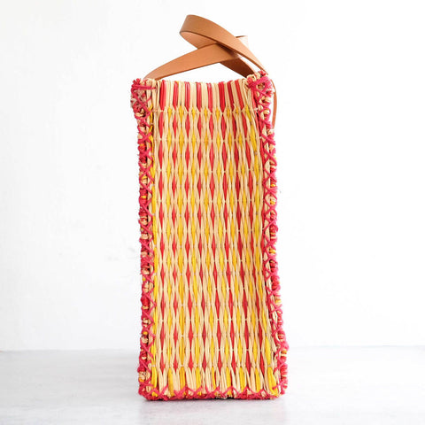 Panier traditionnel portugais avec poignée en cuir