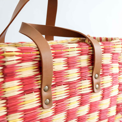 Panier traditionnel portugais avec poignée en cuir